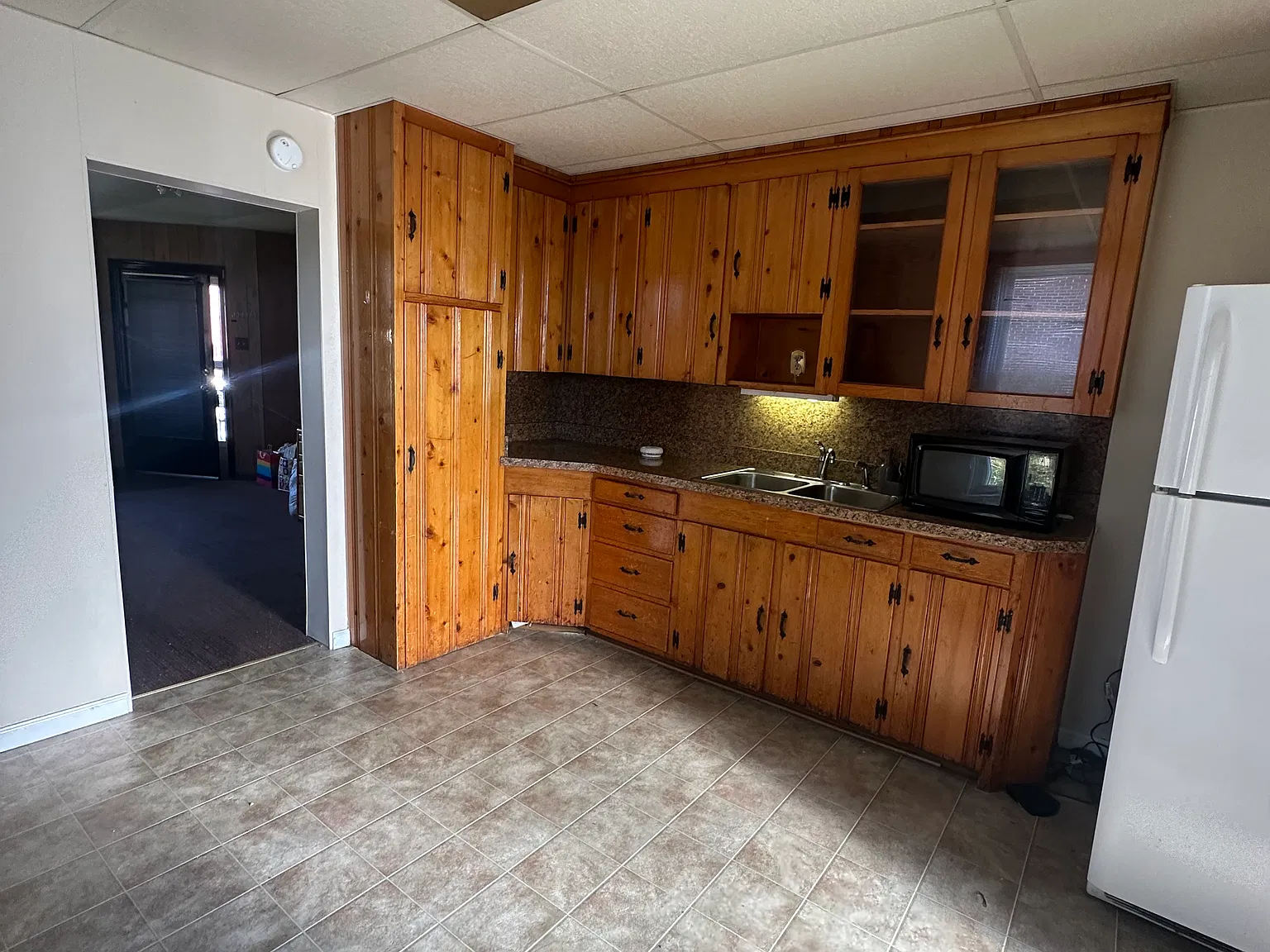 1 bed, 975 sqft, $1,200 — Photo 4