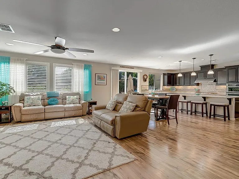 15840 Piazza Way — Photo 9