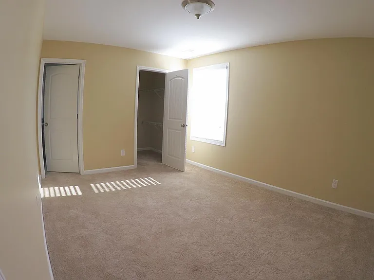 3rd Bedroom w/ Jack and Jill bathroom