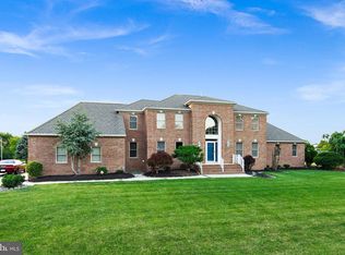 8 Summerhill Dr, Hamilton, NJ 08620
