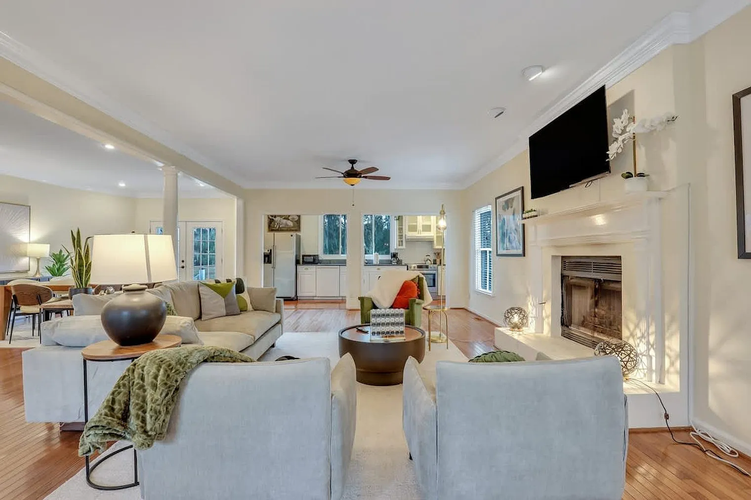 3 bed, 3.0 bath, 1593 sqft, $6,846 — Photo 4