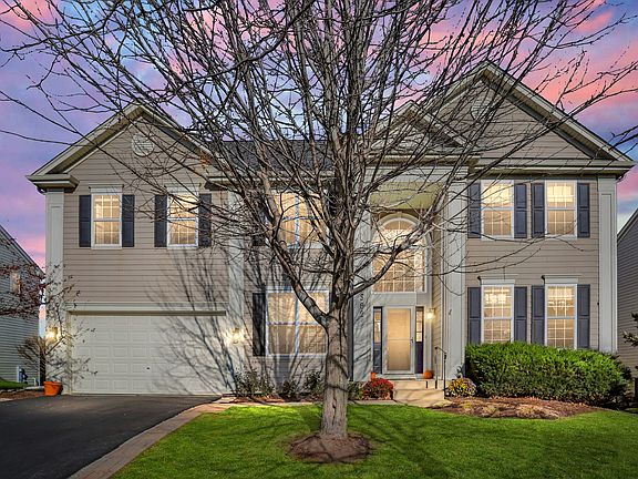 2nd image of 592 Wexford Dr
