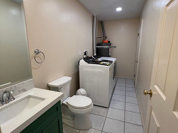 1st level laundry room w/ half bathroom