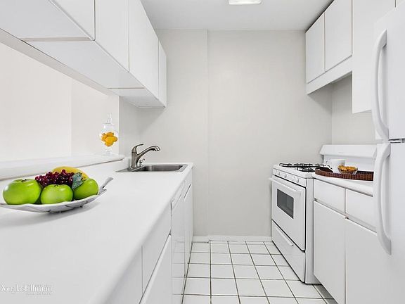 4th image of 215 W 95th St APT 8J