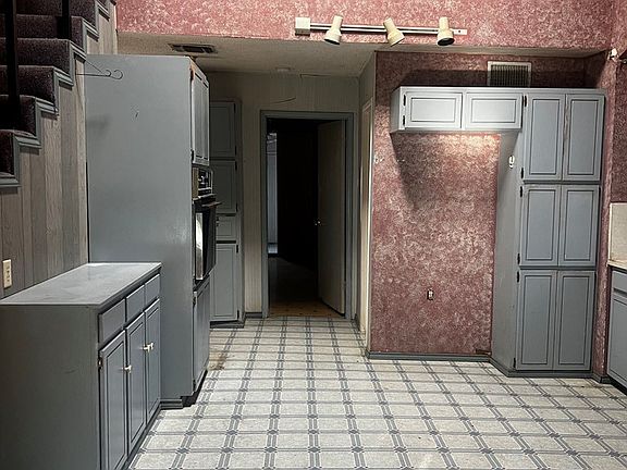 5th image of 123 N Florence St