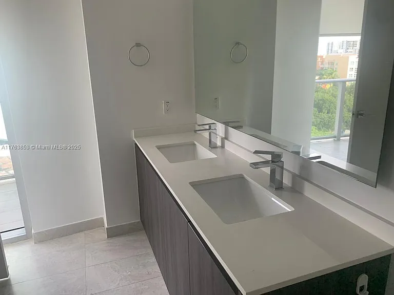 488 NE 18th St #517 — Photo 24