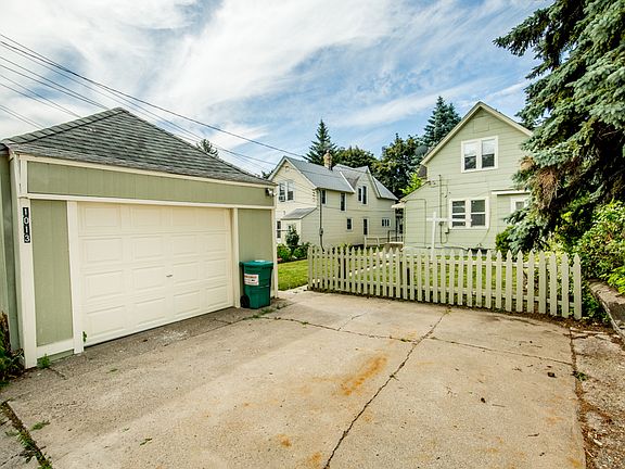 3rd image of 1013 Magnolia Ave E