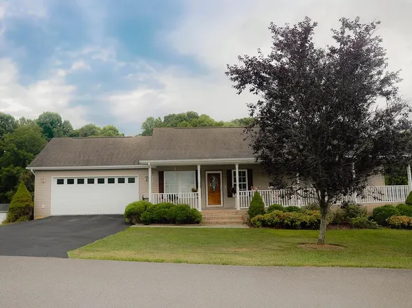 108 Brook St, Chilhowie, VA 24319