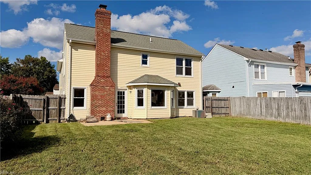 4 bed, 2.5 bath, 2104 sqft, $2,700 — Photo 3