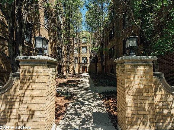 3rd image of 2334 W Addison St #1425