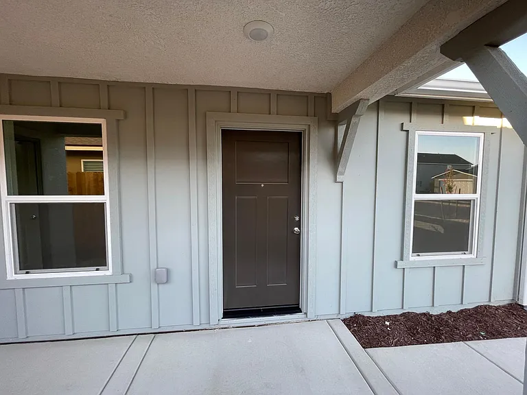 733 Jessie Dr — Photo 3