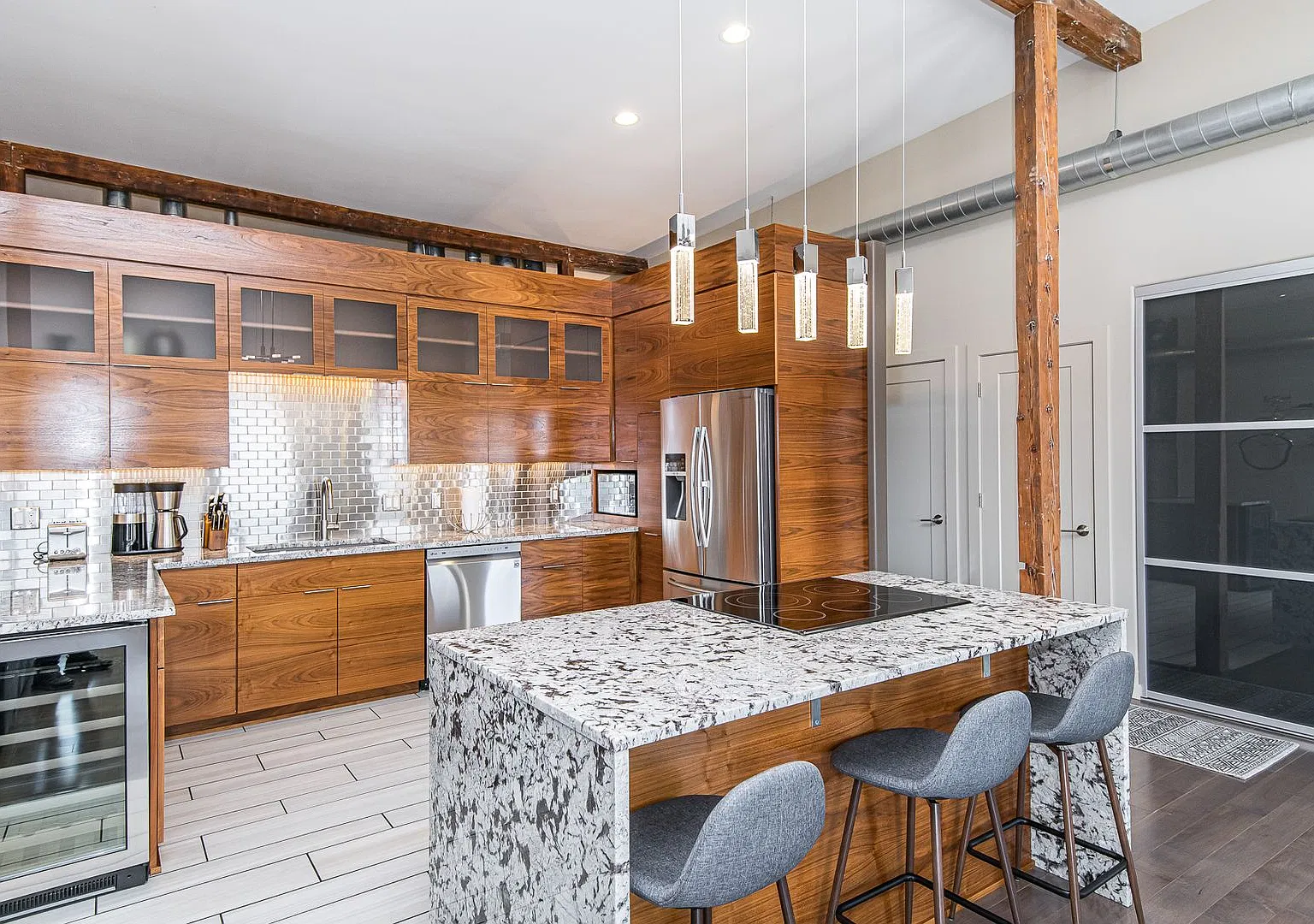 Modern 5 Bedroom loft 2 Blocks from Mayo Clinic — Photo 1