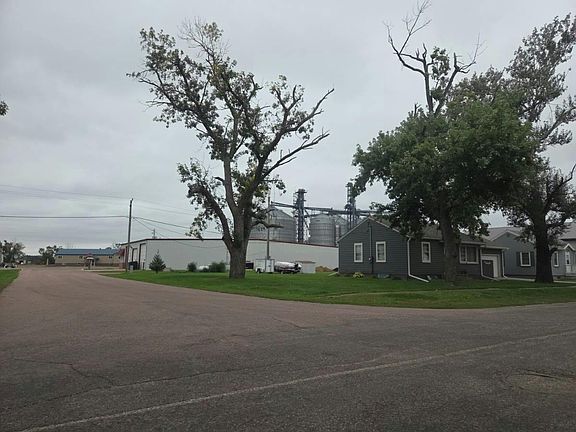 5th image of 420 7th St