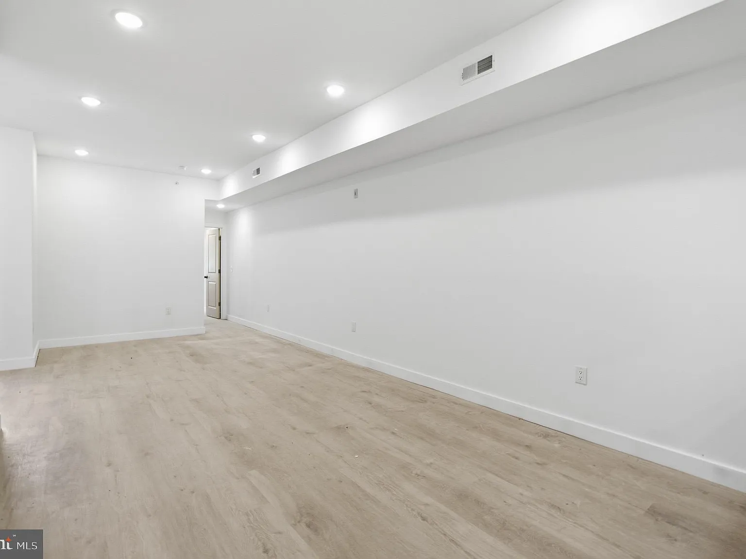 2 bed, $1,600 — Photo 4