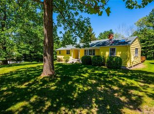 8 Warwick Ter, Waterford, CT 06385