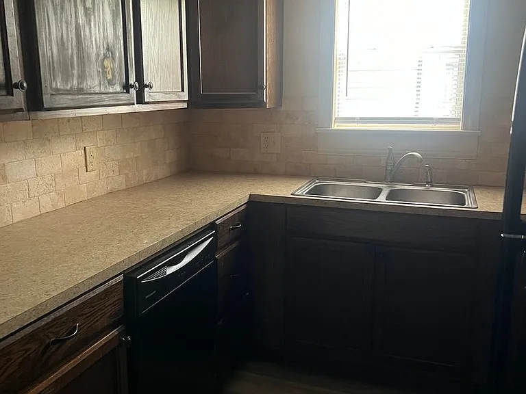 740 NW 16th St — Photo 7