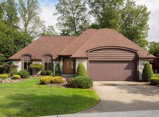 1043 Brook Ln, Rocky River, OH 44116