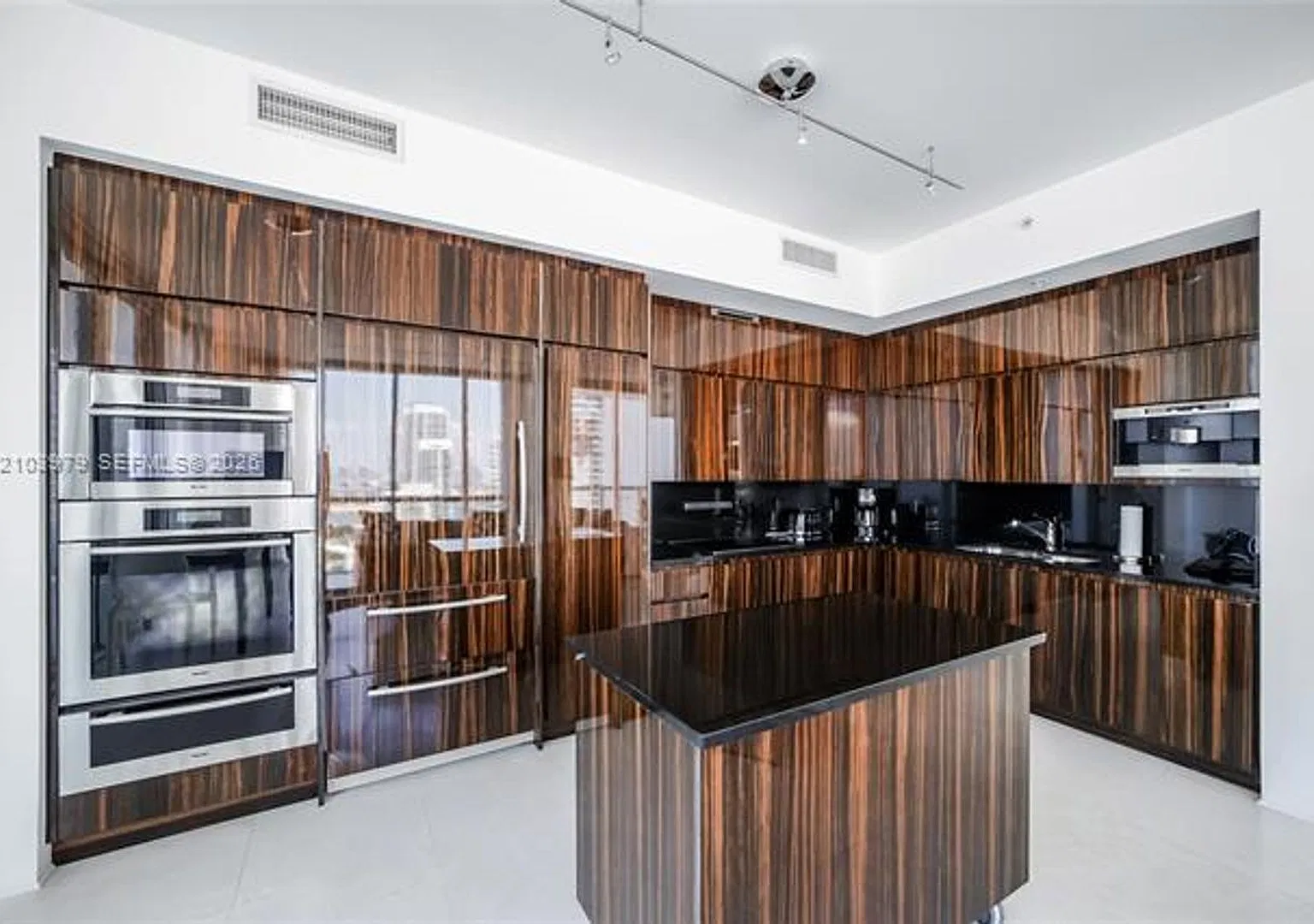 50 S Pointe Dr cu-2205, Miami Beach, FL 33139 — Photo 1