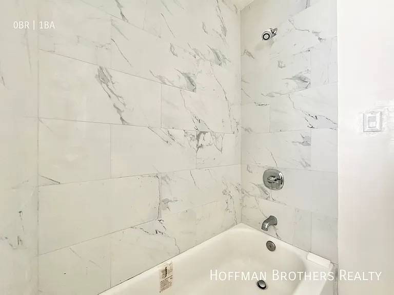 1209 S La Cienega Blvd — Photo 10