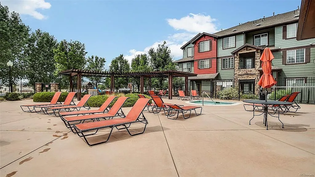 2 bed, 1026 sqft, $2,200 — Photo 2