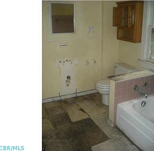 4th image of 92 N Burgess Ave