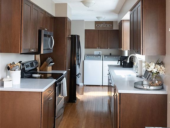 5th image of 114 Mapleleaf Dr