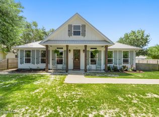 802 Old Spanish Trl, Bay St Louis, MS 39520