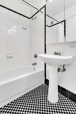 Rented by Cooper & Cooper Real Estate | media 6