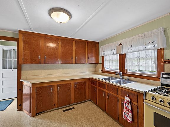 5th image of 24 Broadmarsh Ave