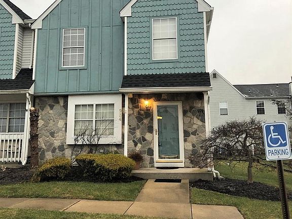 2nd image of 934 Woodstock Ct