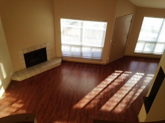 Open & Spacious Living Rm