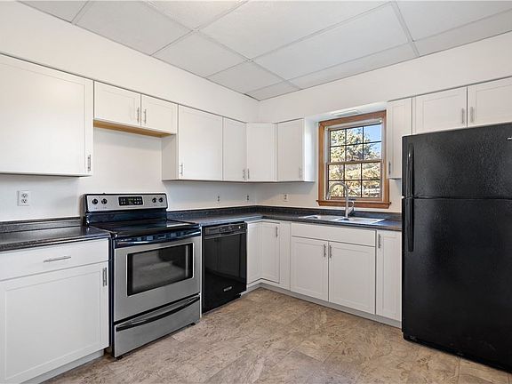 3rd image of 715 Hill St