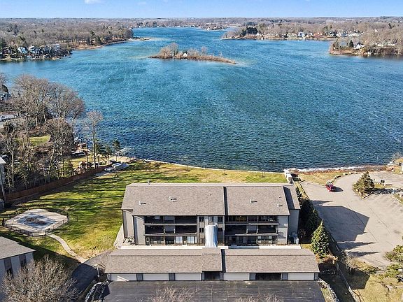 2nd image of 3 Hiawatha Cove Trl APT 2