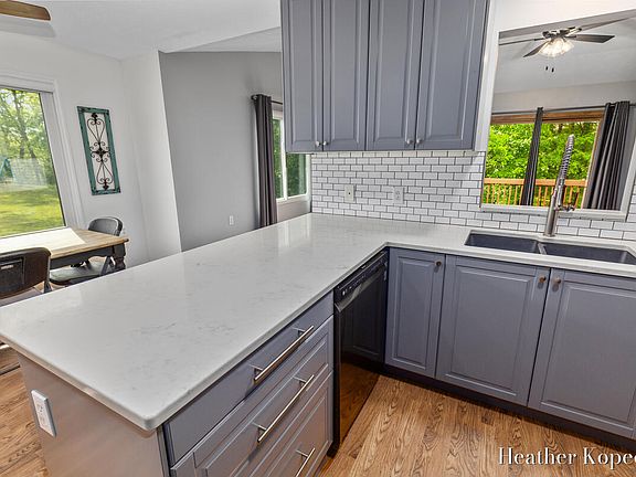 4th image of 1663 Barnsley Ct SE