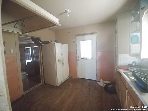5th image of 118 Linares St