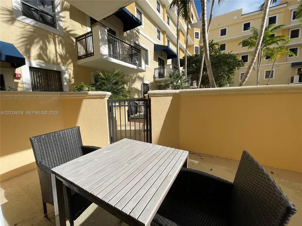 8390 SW 72nd Ave APT 411, Miami, FL 33143