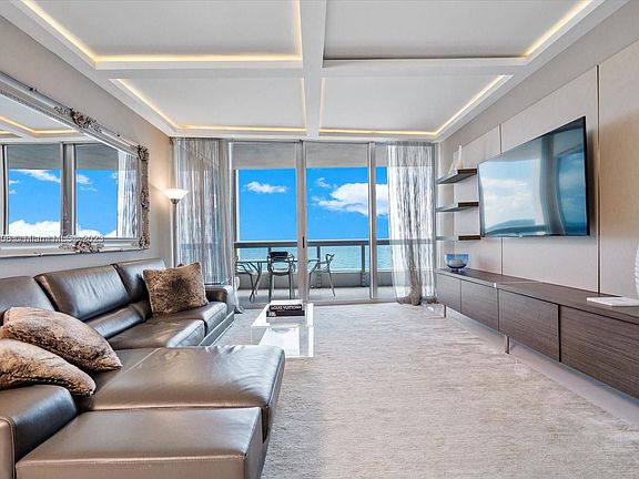 4th image of 6899 Collins Ave Unit 702