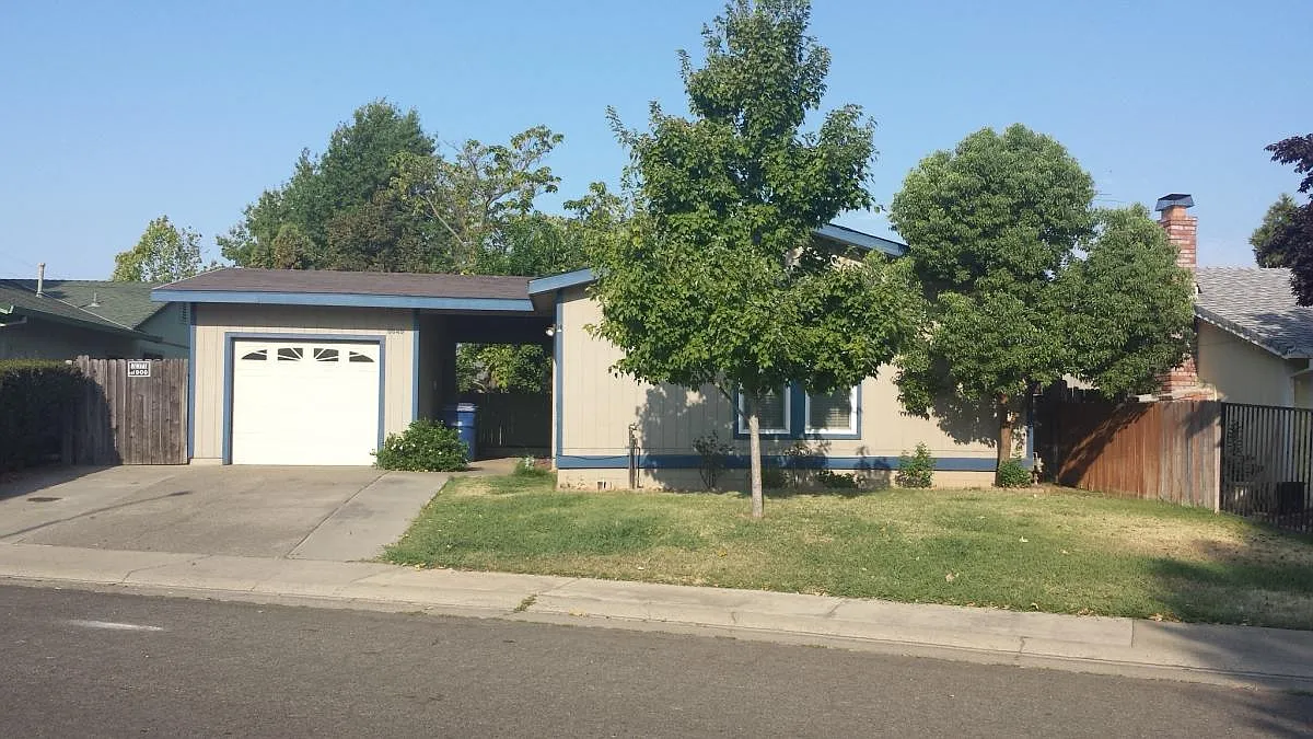 6649 Kenora St photo 1