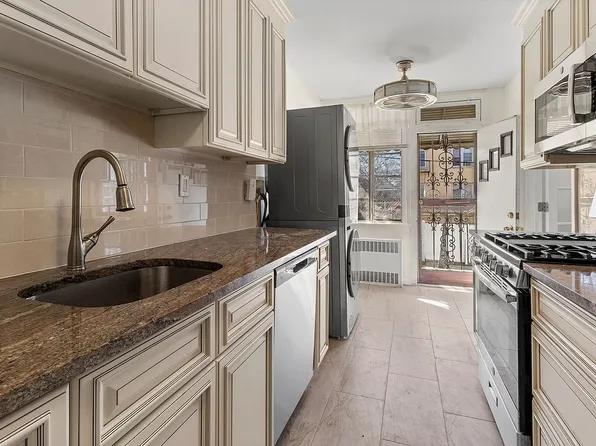 1136 E 225th St, Bronx, NY 10466