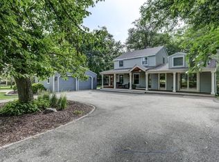 5208 Woodhill Rd, Minnetonka, MN 55345