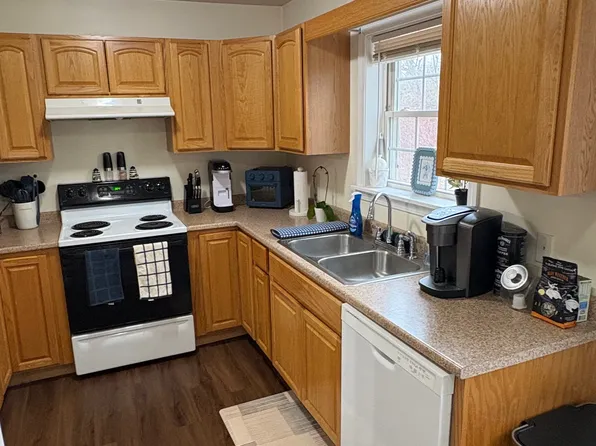 8 Husson Ave APT 3, Bangor, ME 04401