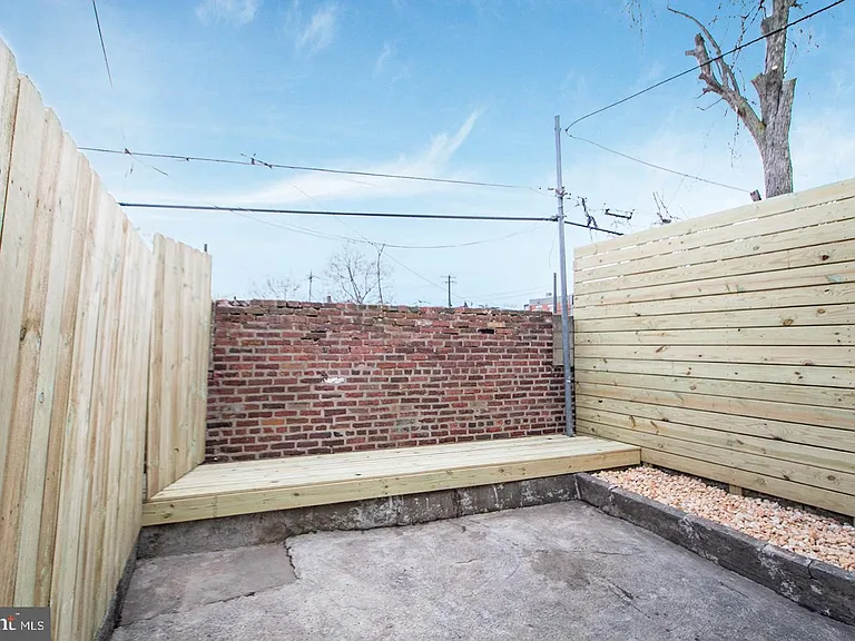 2306 E Cambria St — Photo 12