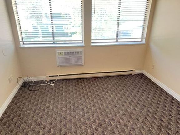 4th image of 333 Custer Ave #4
