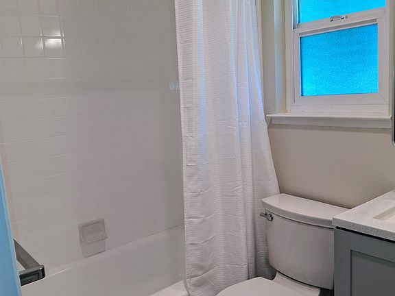 2nd image of 1349 Park Dr APT 6
