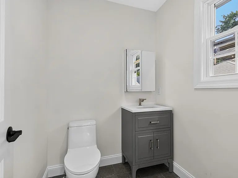18 Walnut St #A — Photo 5