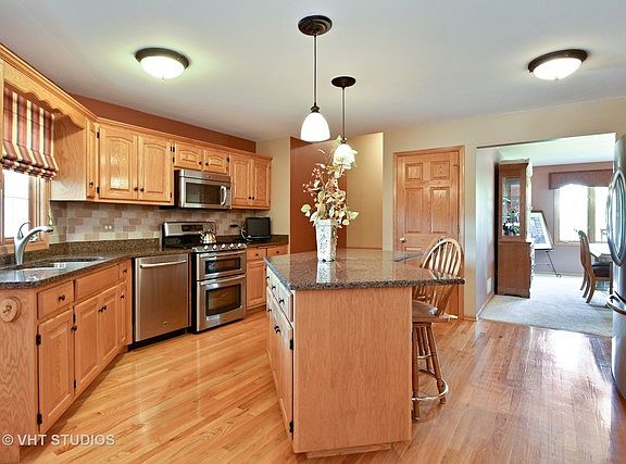 3rd image of 19556 Victorian Dr