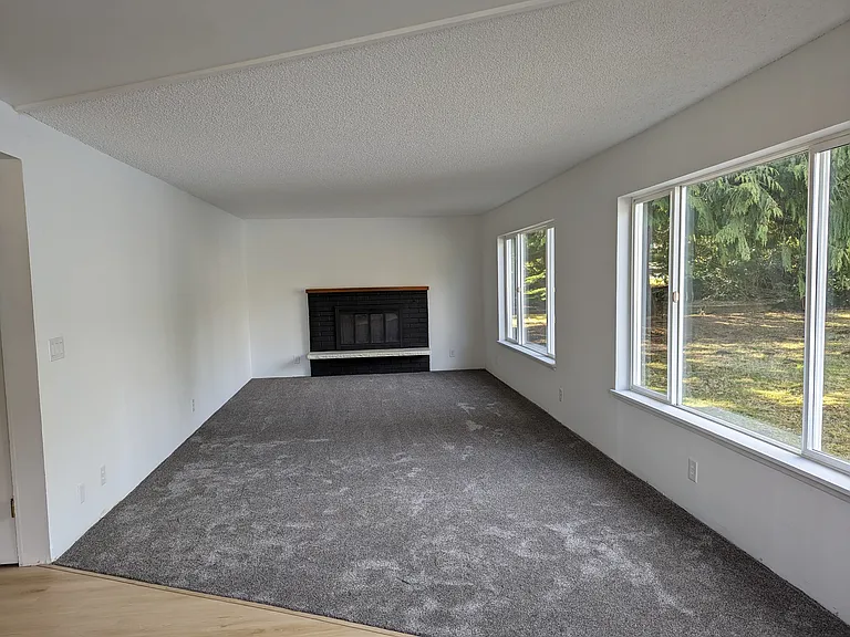 2428 Yew Street Rd — Photo 3