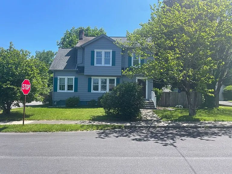 528 Lindbergh Ave — Photo 3