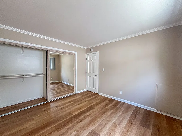 221 Sheldon St — Photo 26