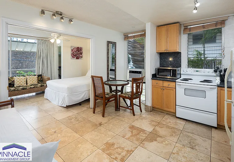 240 Liliuokalani Ave #202 — Photo 1